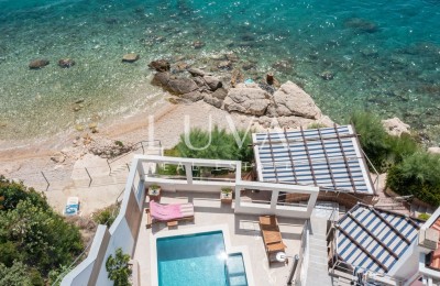 Omiš, Stanići, Haus mit Pool direkt am Meerzu verkaufen