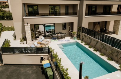 Doppelhaushälfte unweit des Meeres, Vabriga