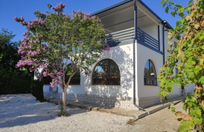 Ein wunderschönes Haus mit Garten in der Nähe von Poreč