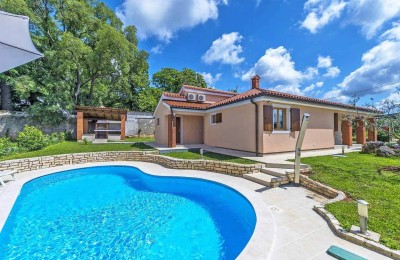 Schönes Bungalow mit Pool, in der Nähe von Poreč, Istrien