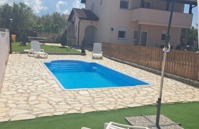 Haus mit Pool zu verkaufen, Peroj