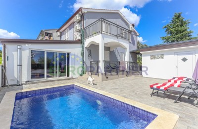 Haus mit Pool, 5 km vom Zentrum und Meer entfernt, Poreč