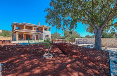 POREČ – UMGEBUNG | Mediterranes Haus mit Meerblick und Pool