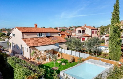 Doppelhaushälfte mit Swimmingpool, Kaštelir, Istrien